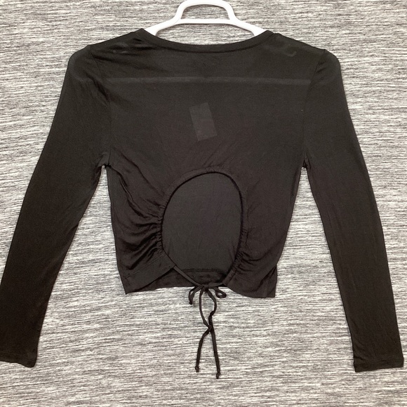 Versona Women’s Black Round Neck Cropped Long Sleeves Shirt Exposed Lower Back - Picture 5 of 5